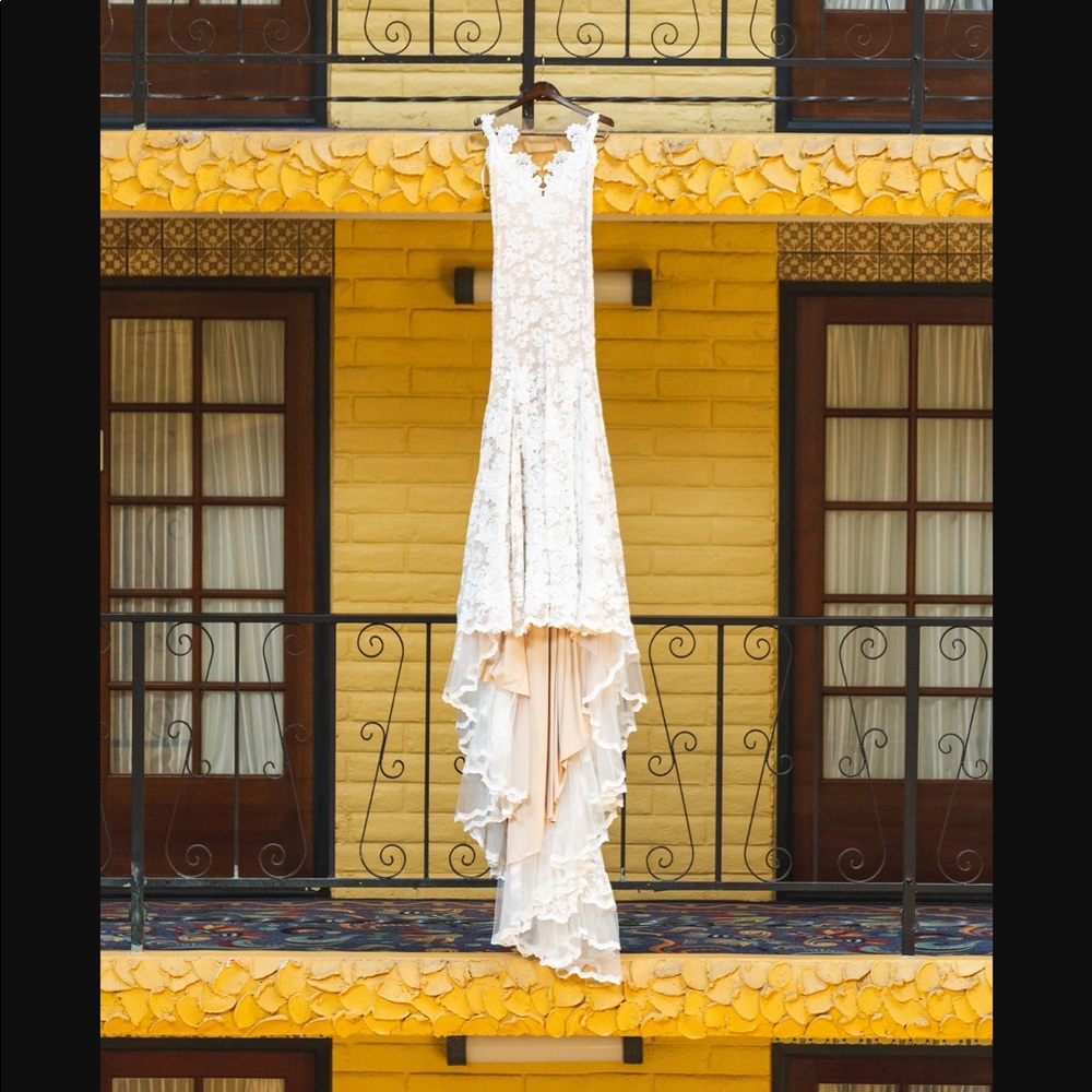 Wedding dress - Picture 3 of 8